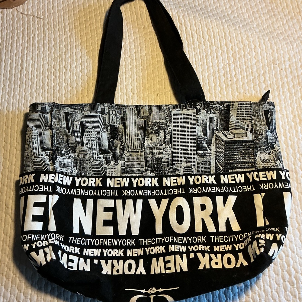 Robin Ruth Black and White New York Graphic Messenger Bag